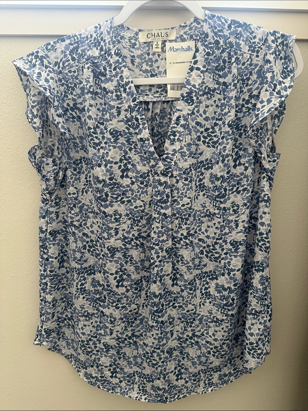 NWT - Chaus Blue and White Floral Cap-Sleeve V-Neck Blouse